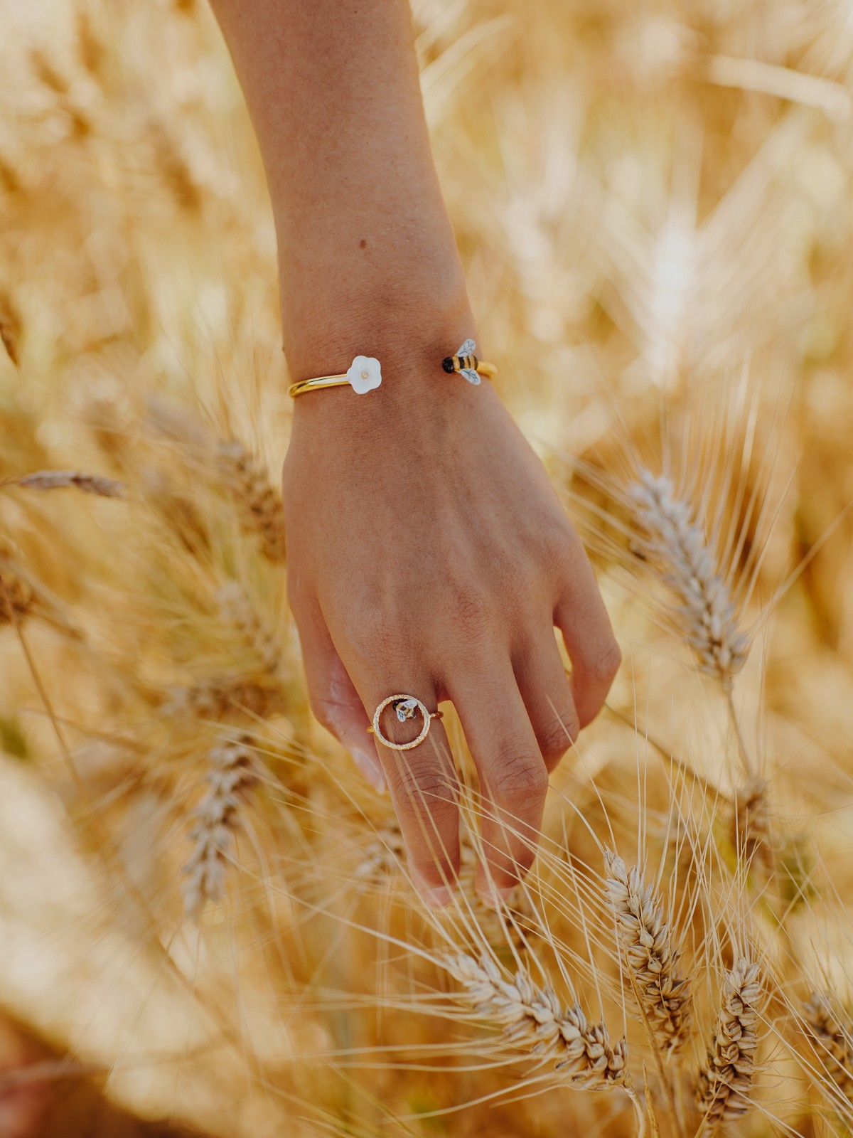 Bague abeille en porcelaine et laiton doré