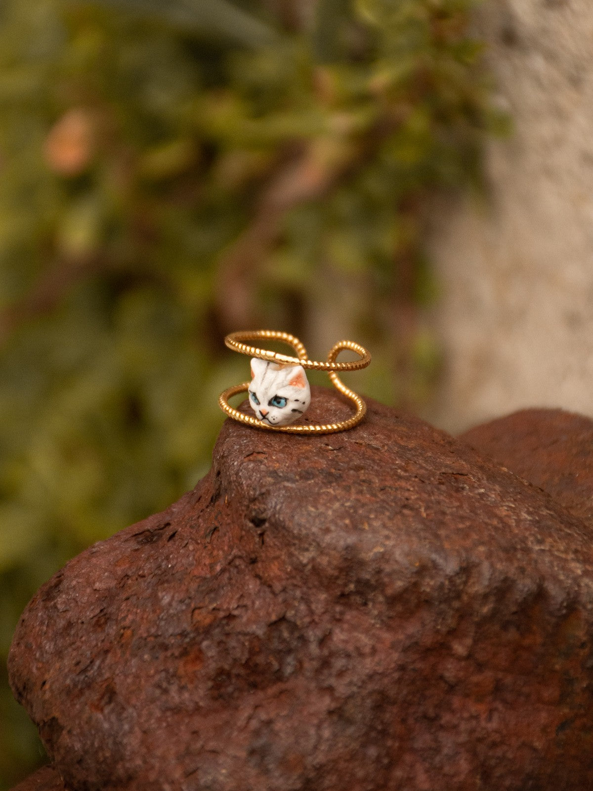 Bague chat porcelaine laiton doré