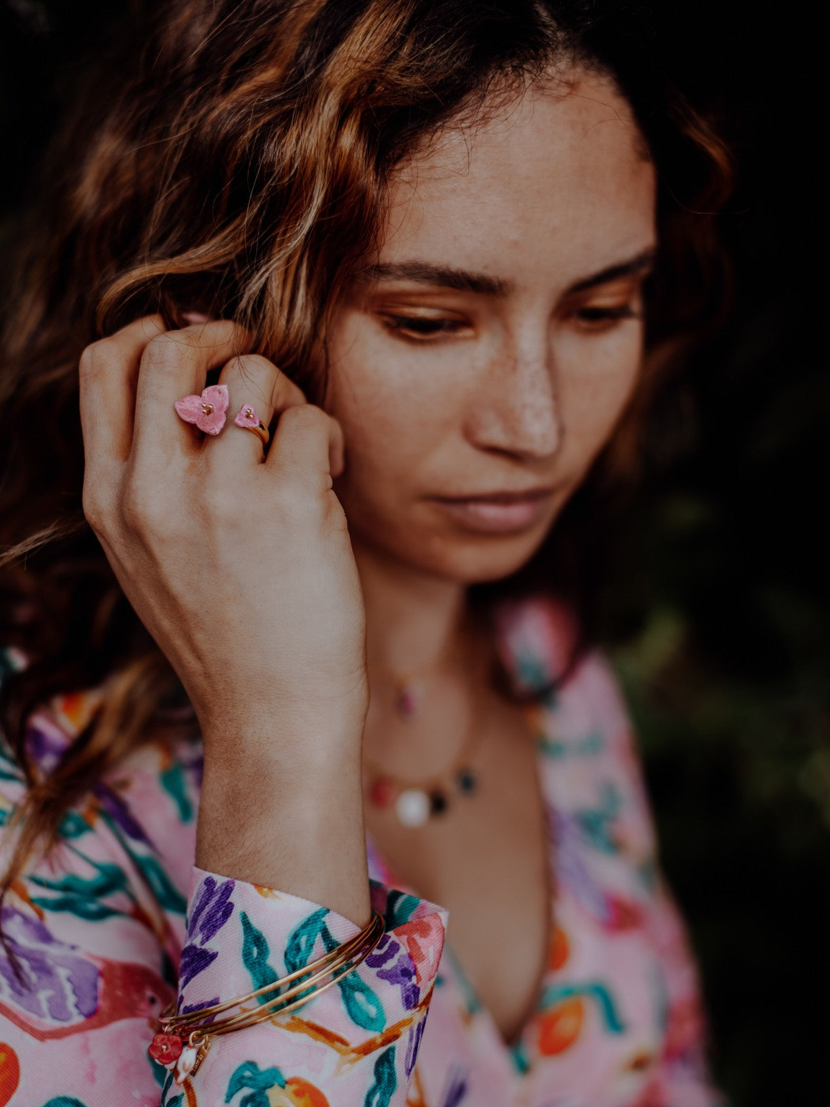 bague ajustable dorée fleur bougainvillier rose