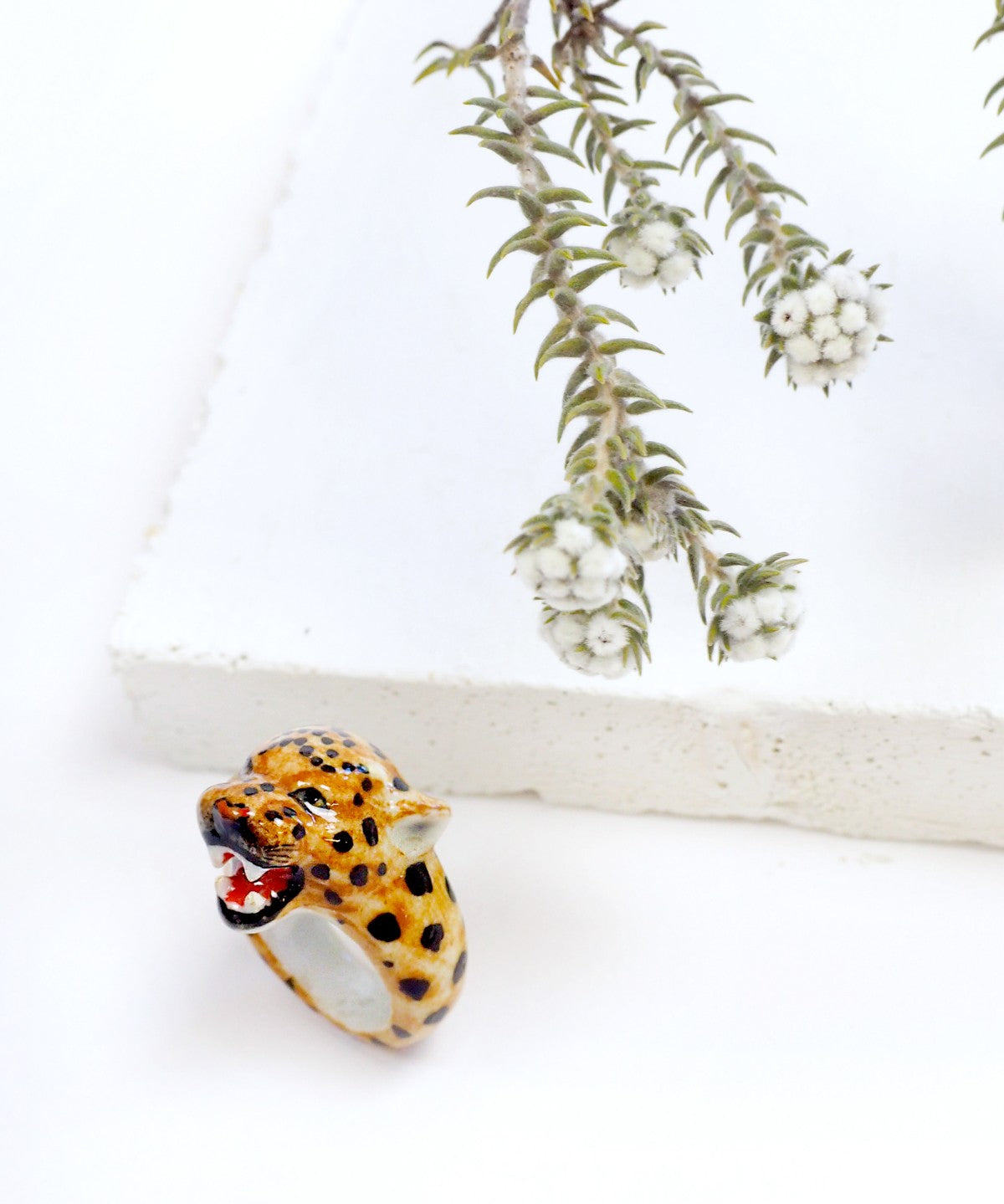 bague en porcelaine peinte à la main animal léopard rugissant