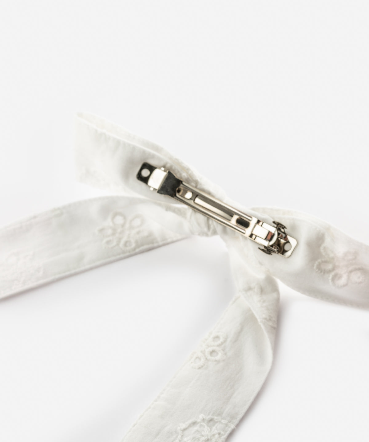 Barrette nœud upcyclée broderie anglaise - Nach x Argile Studio