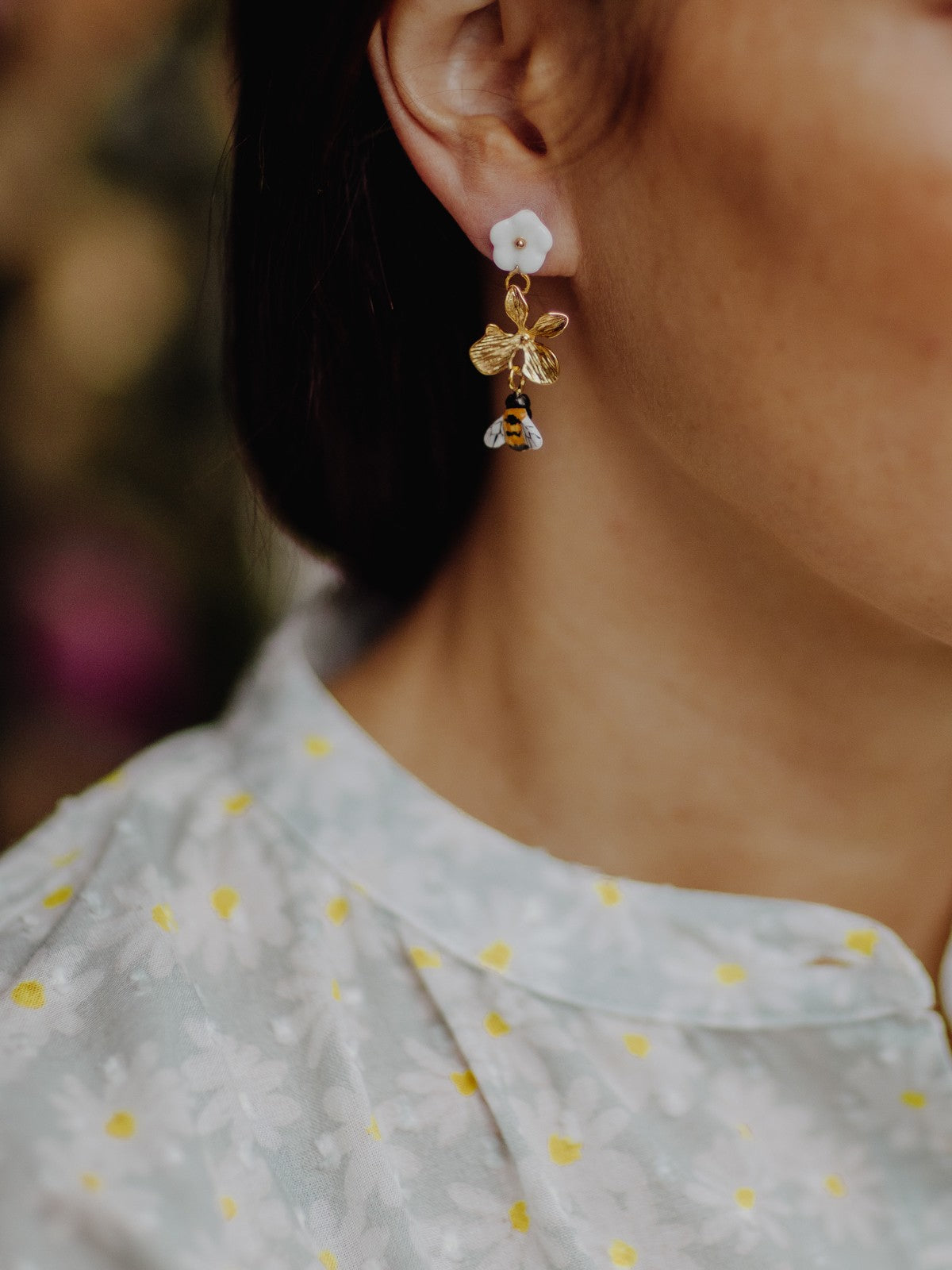 Porcelain flower bee earrings NACH BIJOUX
