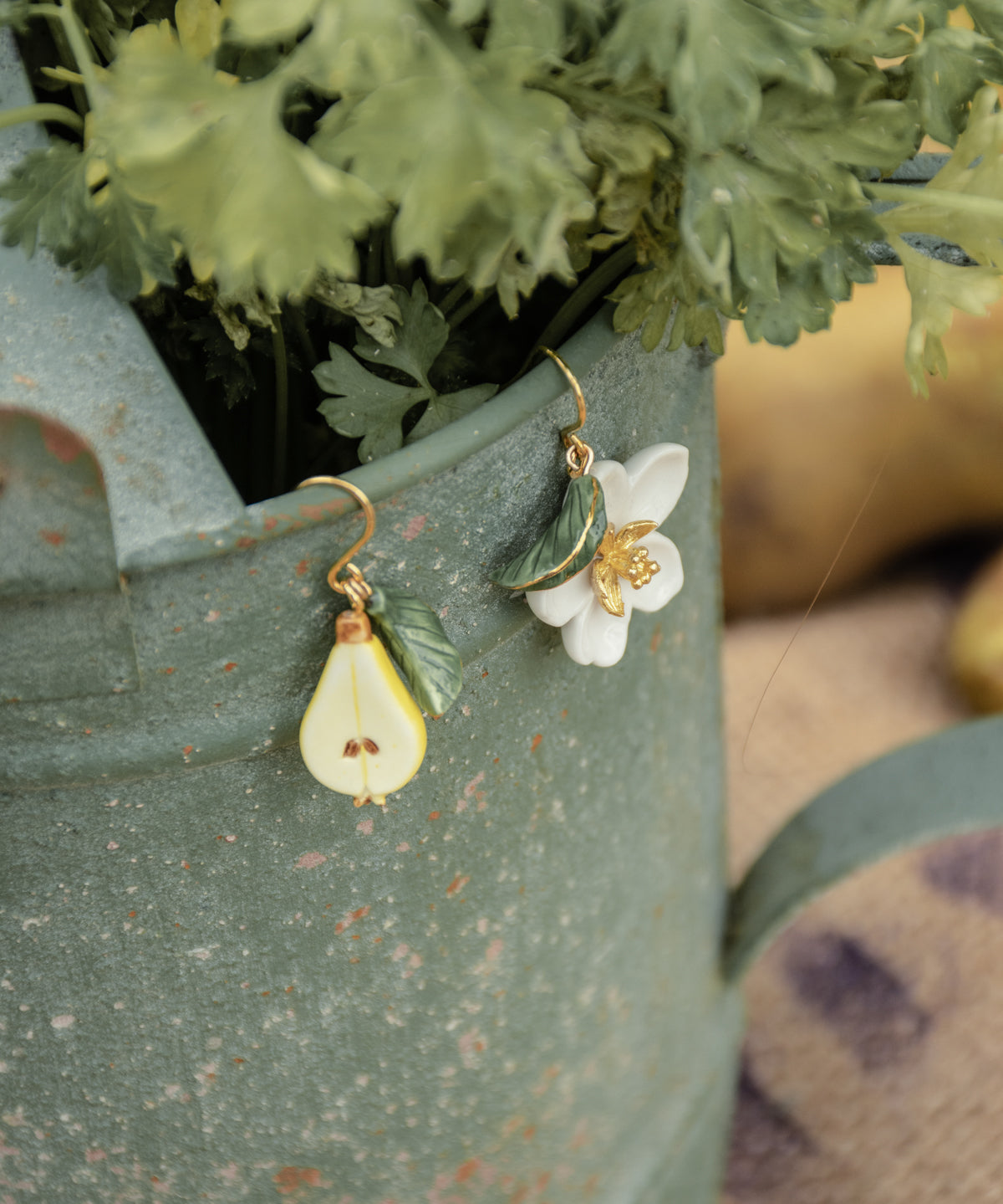 Boucles d'oreilles fleur de poirier, poire & feuille