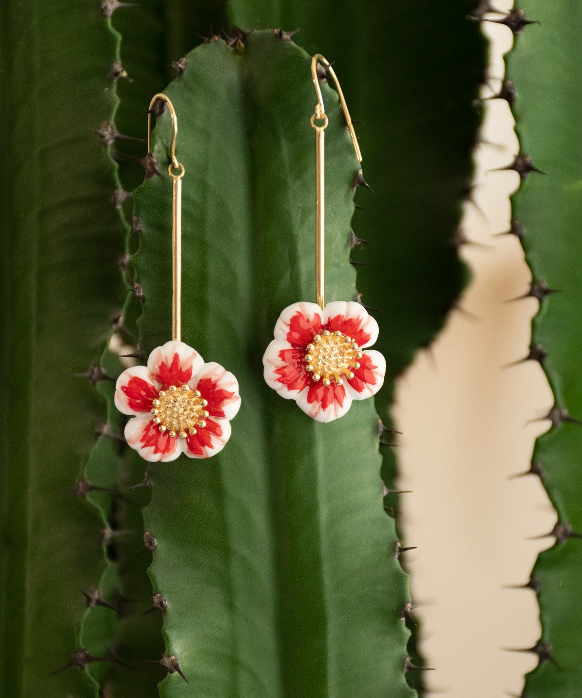Boucles d'oreilles fleur du désert porcelaine peint a la main