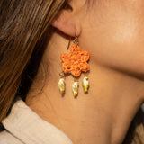 Boucles d'oreilles fleur en raphia & perruches