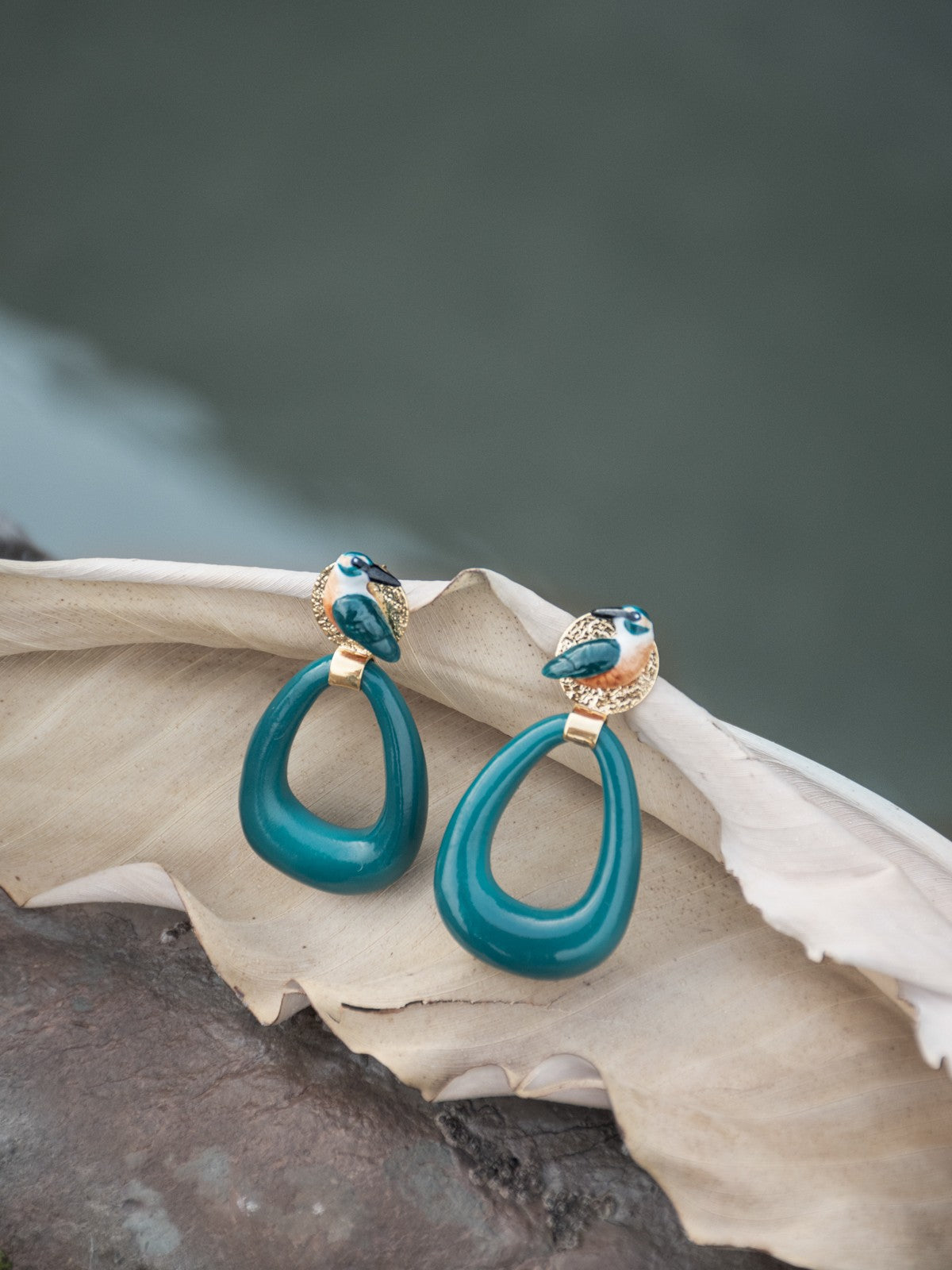 Boucle d'oreilles goutte ovale porcelaine bleu fait main oiseau animal