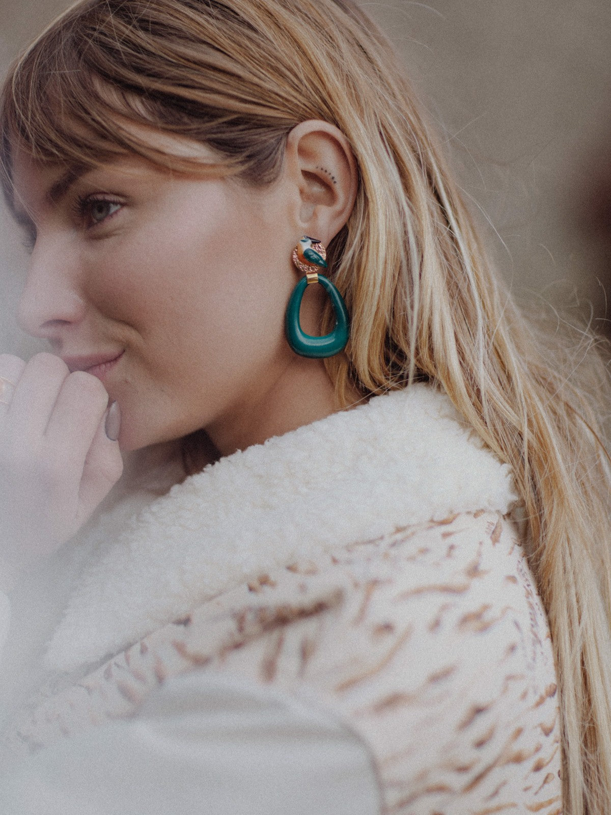 Boucle d'oreilles goutte ovale porcelaine bleu fait main oiseau animal