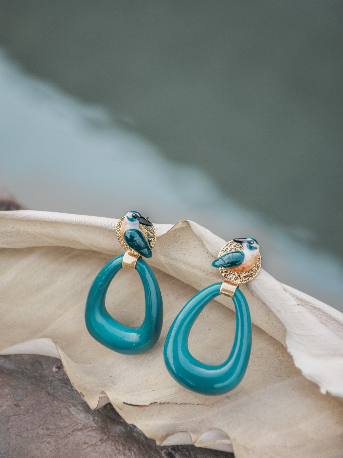 Boucle d'oreilles goutte ovale porcelaine bleu fait main oiseau animal