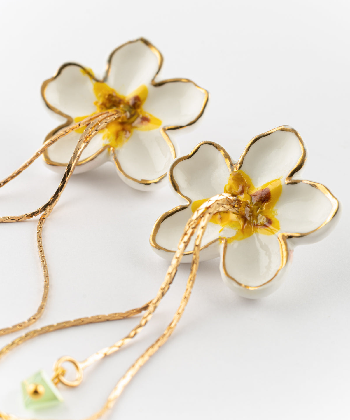 Boucles d'oreilles pendantes fleur de poirier