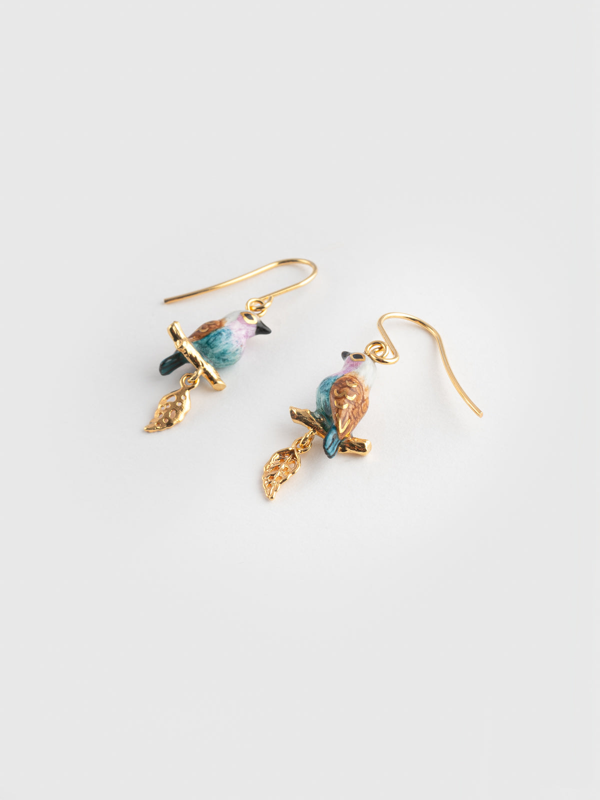 Boucles d'oreilles pendantes oiseau & feuille d'or