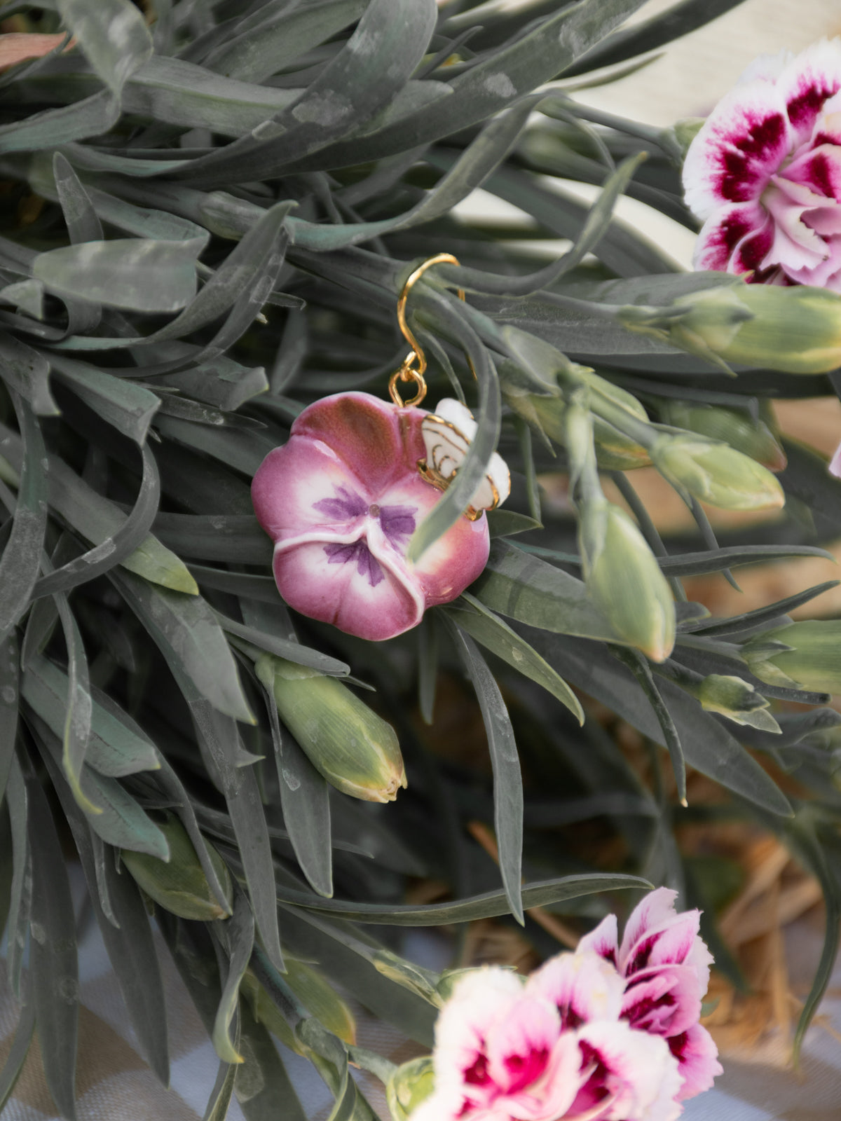 Boucles d'oreilles pensée & papillon