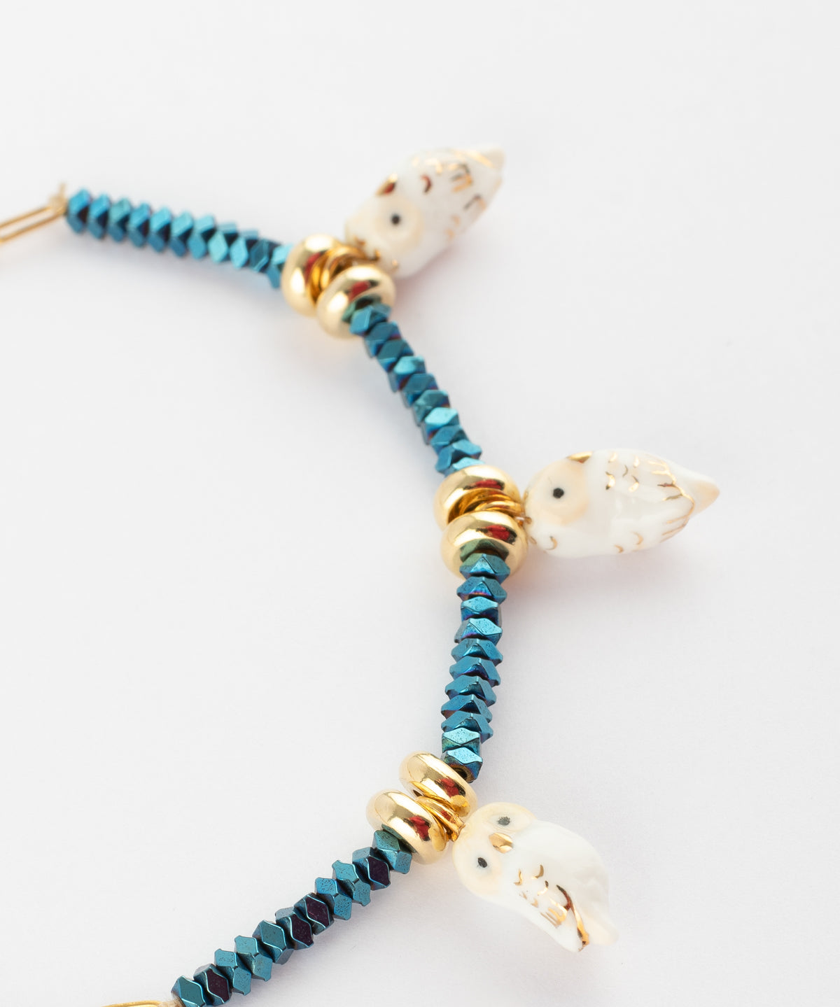 Bracelet en perles d'hématite et chouette