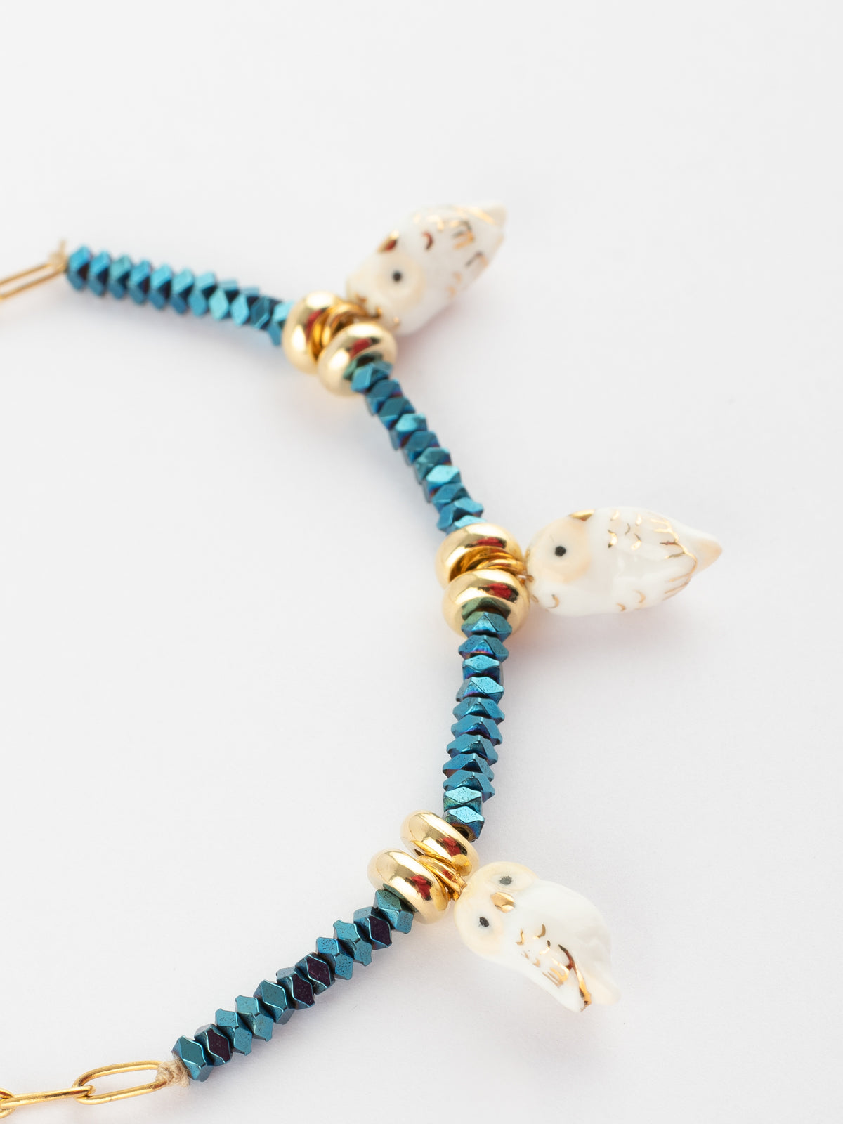 Bracelet en perles d'hématite et chouette