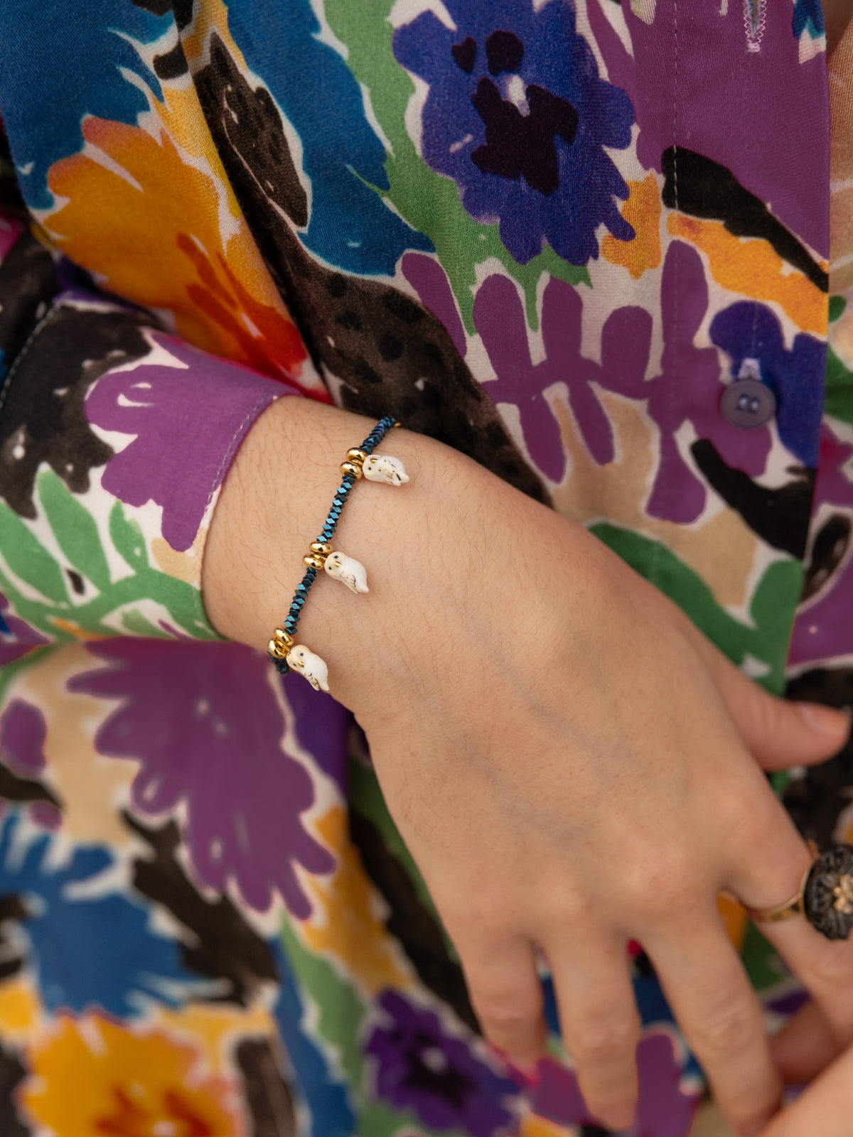 Bracelet en perles d'hématite et chouettes