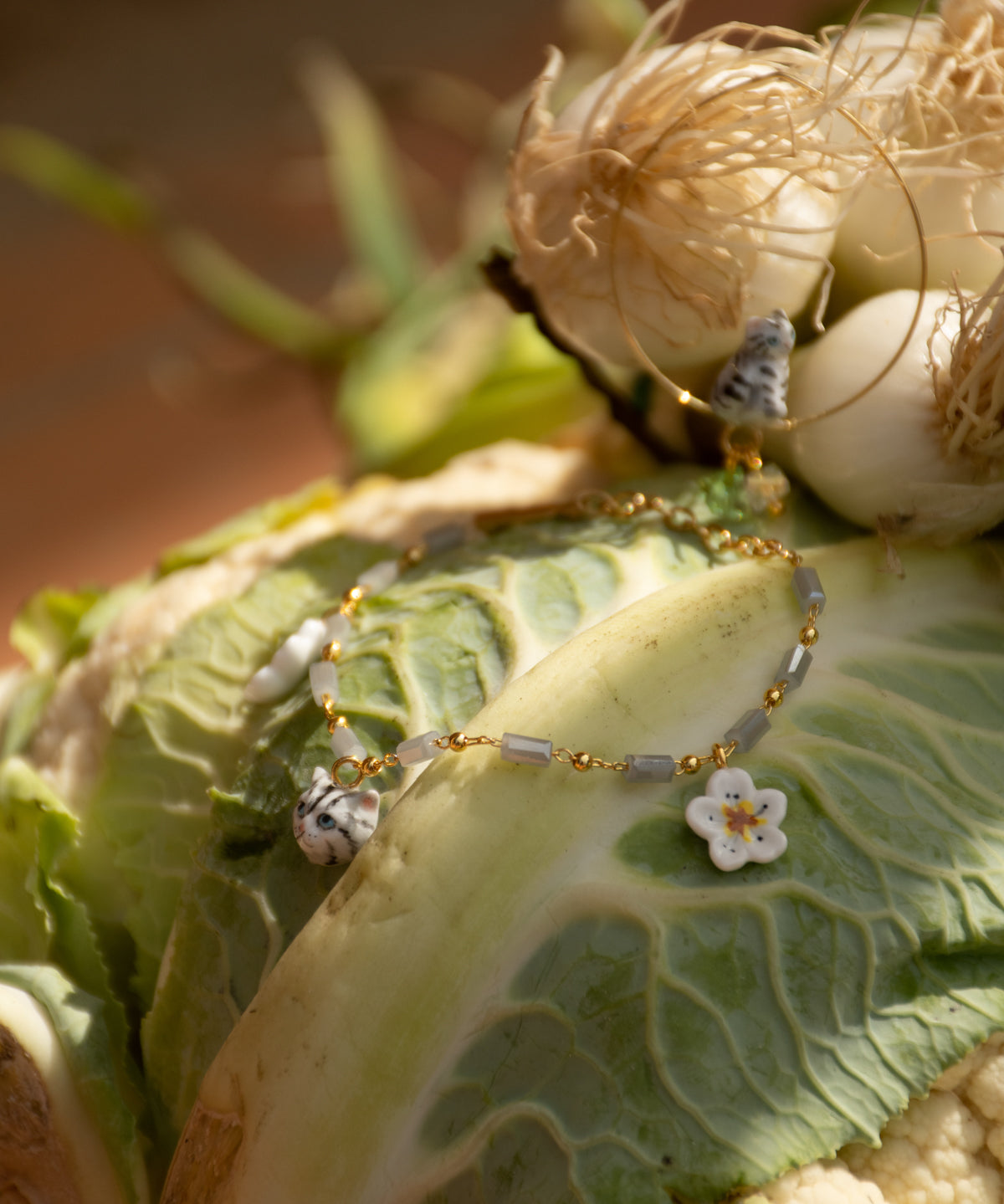 Bracelet fleur de poirier & chaton tabby