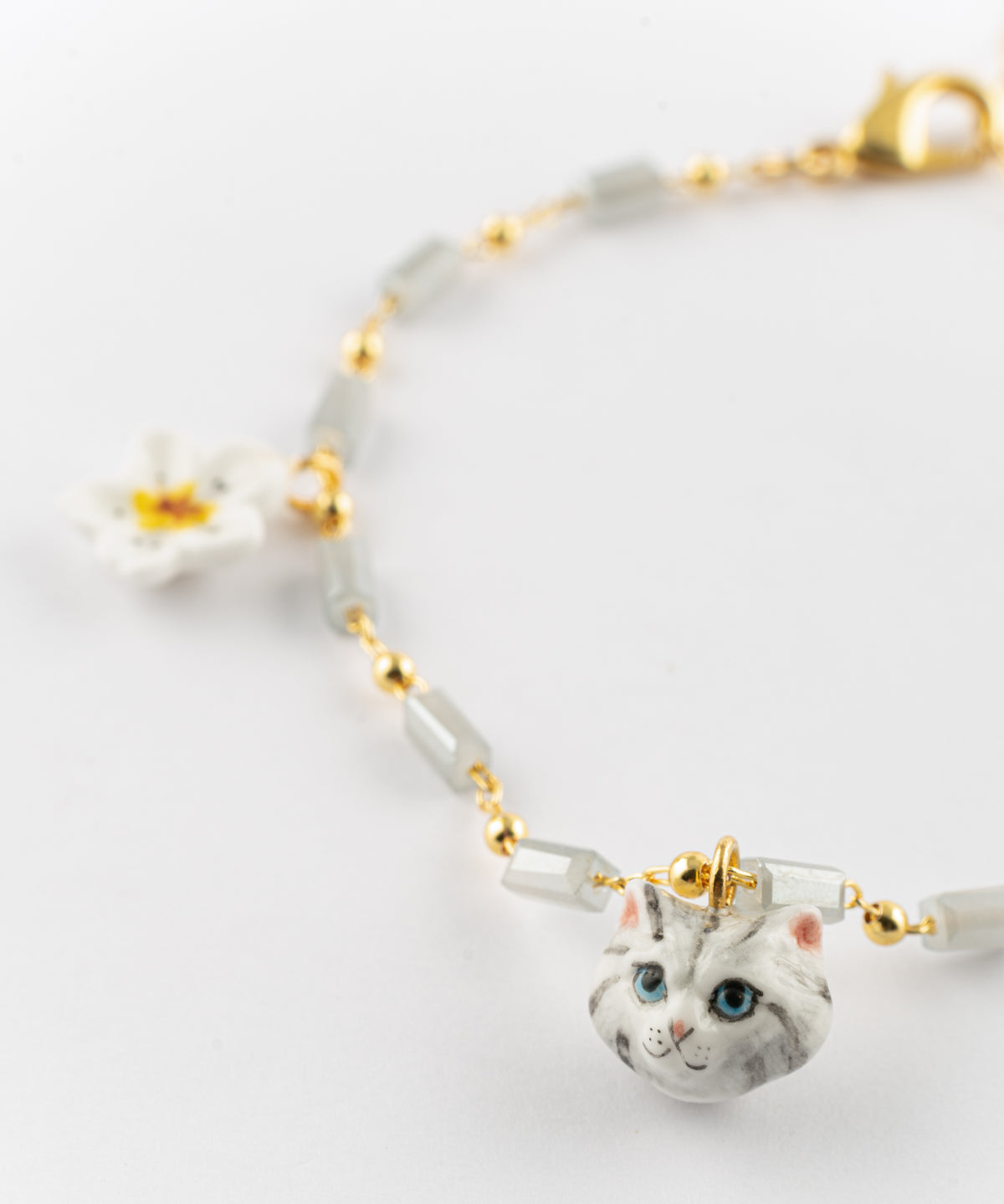 Bracelet fleur de poirier & chaton tabby
