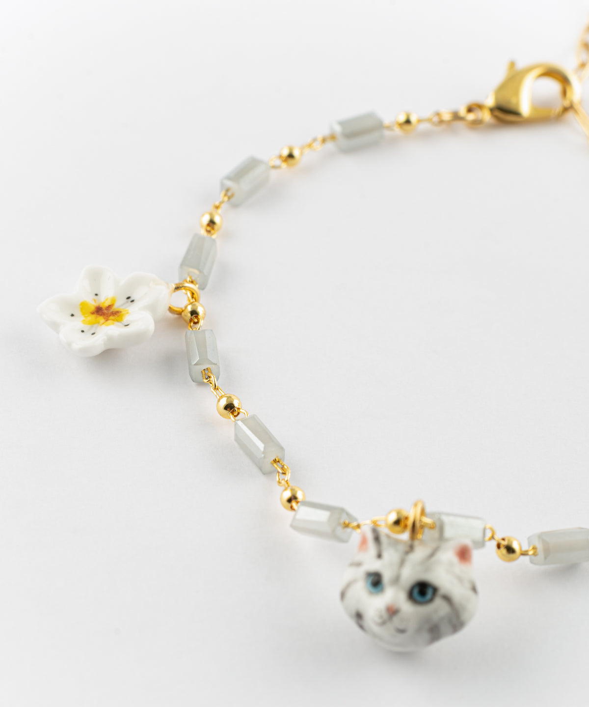 Bracelet fleur de poirier & chaton tabby
