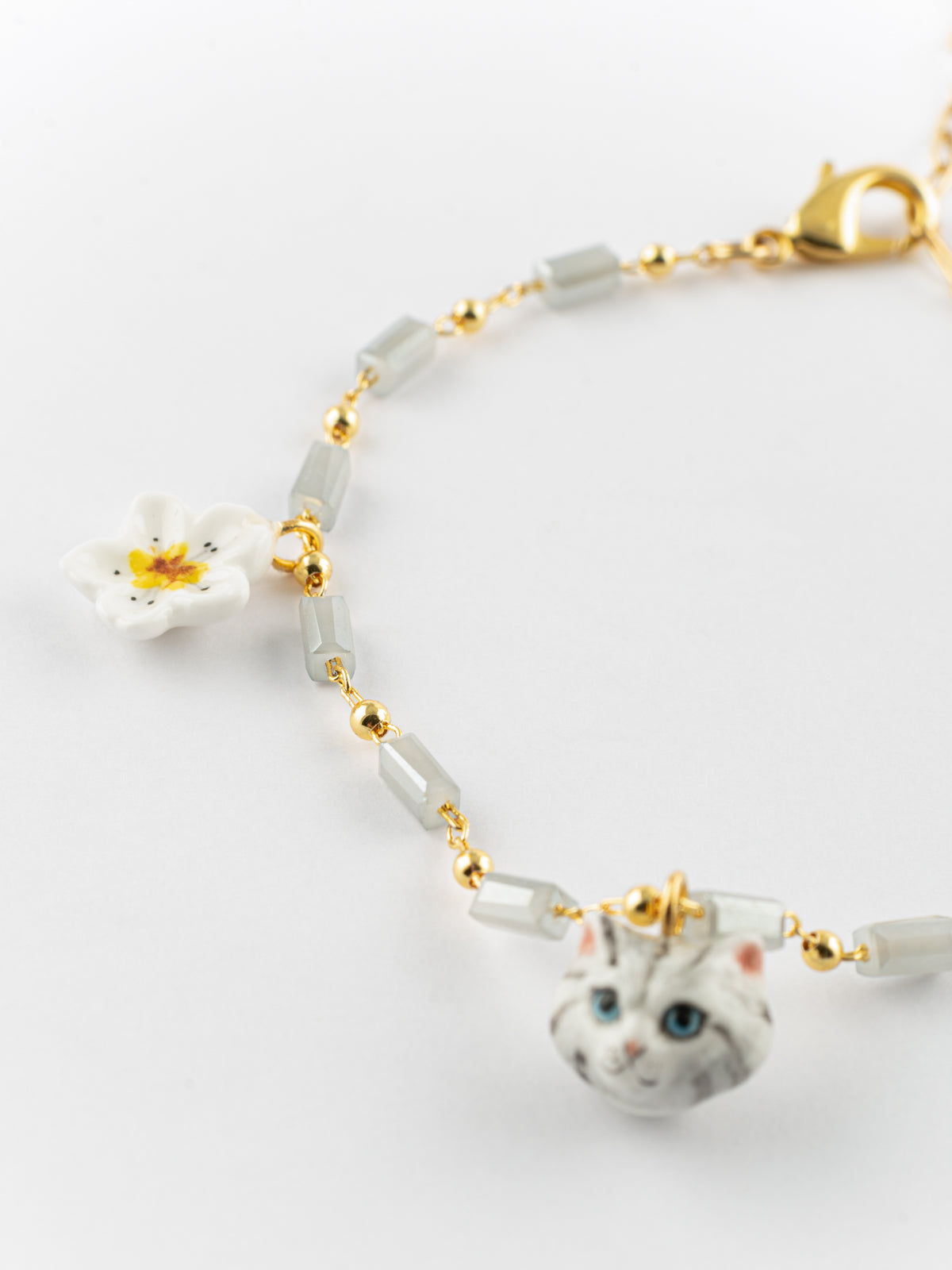 Bracelet fleur de poirier & chaton tabby