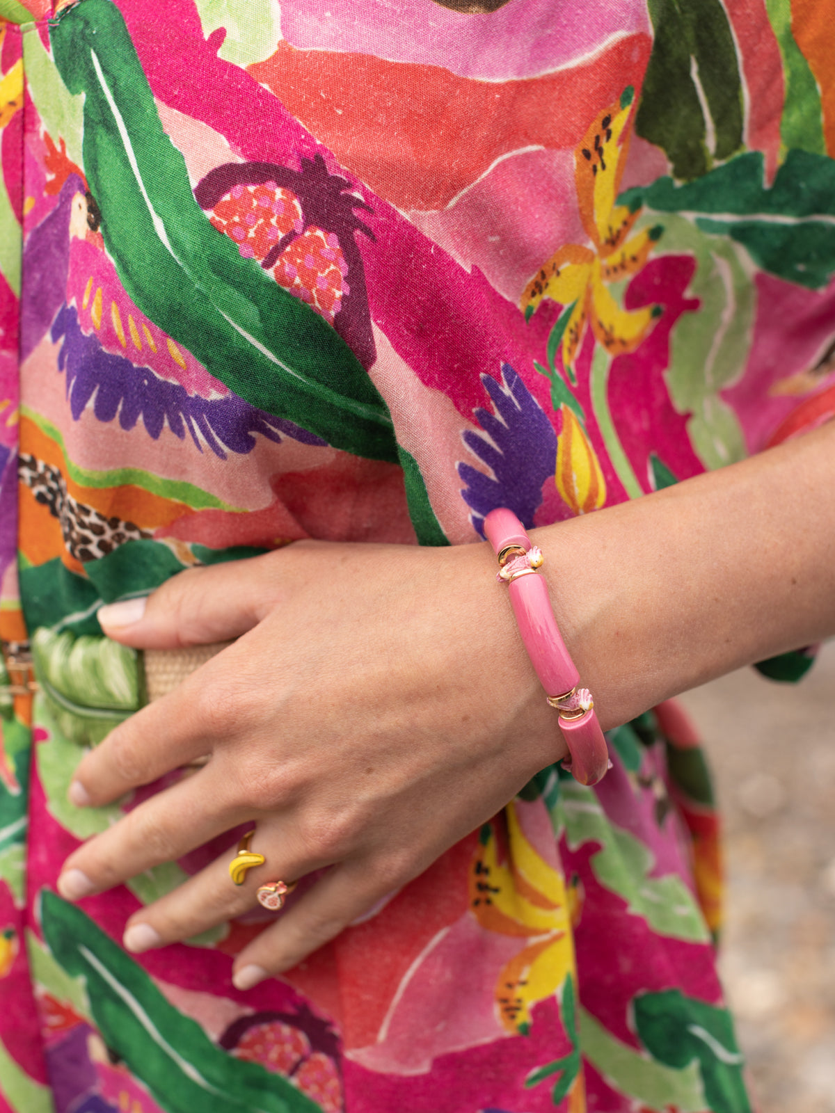 Bracelet perles roses cacatoès