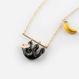 Collier capucin sur branche