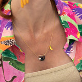 Collier capucin sur branche