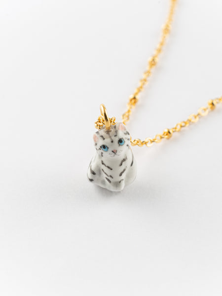 Chat noir dans colliers et pendentifs fantaisie Chat noir dans colliers et pendentifs fantaisie