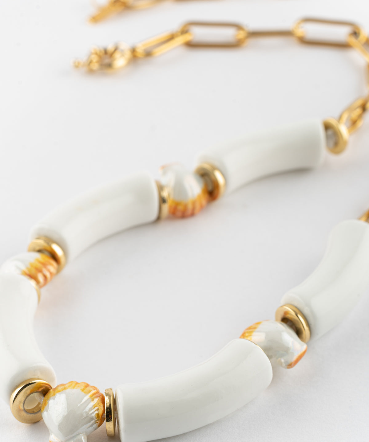 Collier coquillages & perles blanches