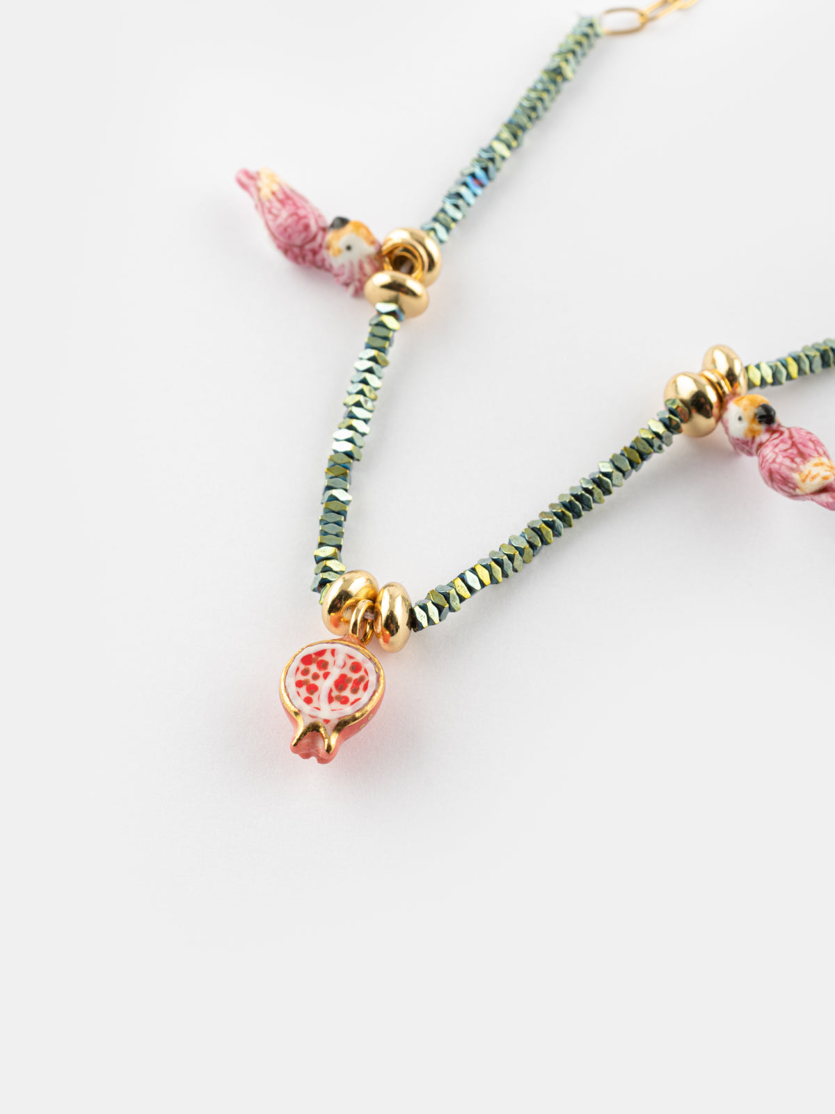 Collier perles d'hématite perruches & grenades