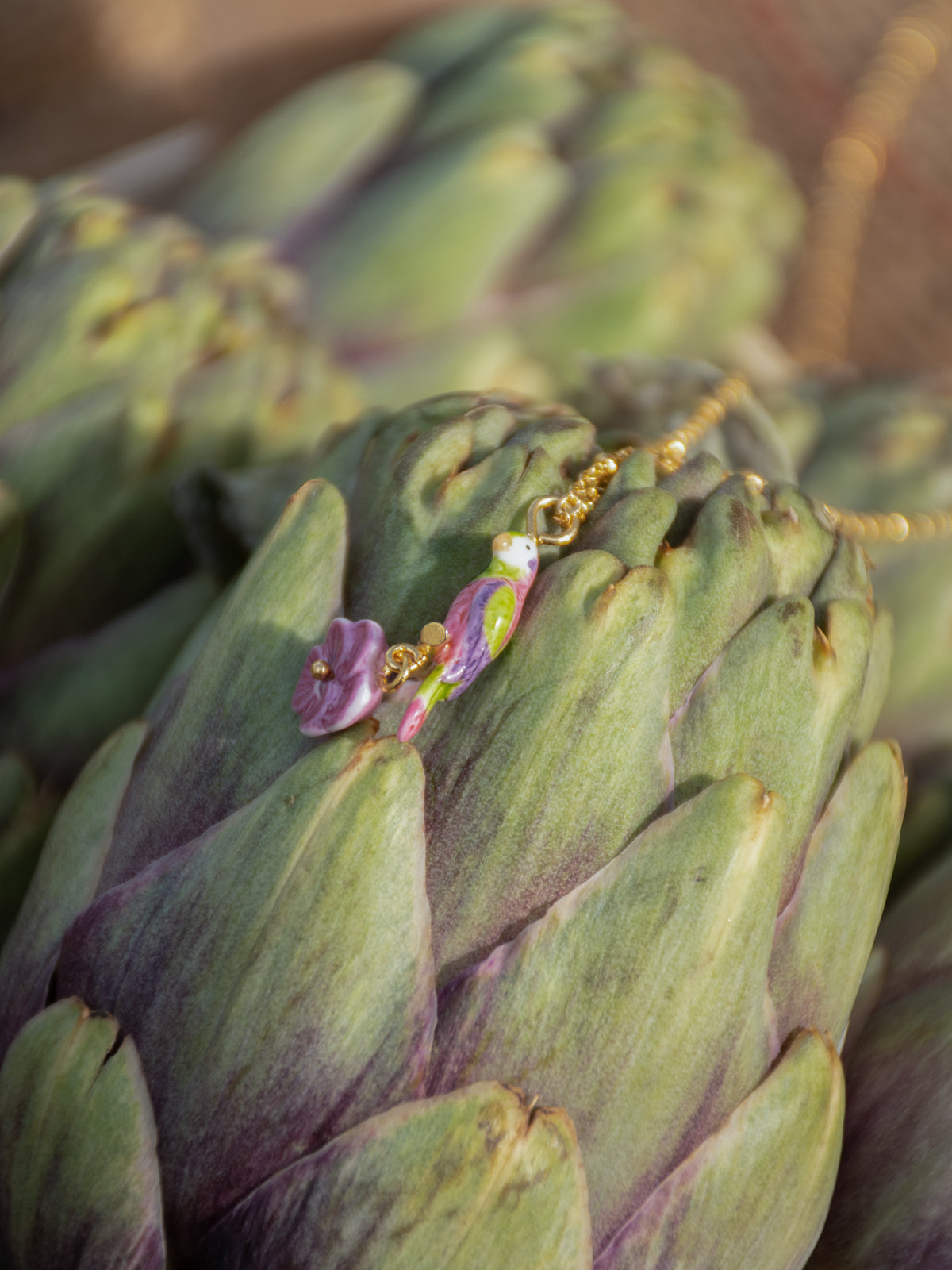 Collier perroquet et pensée