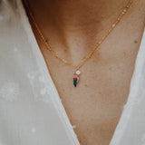 collier perroquet rose