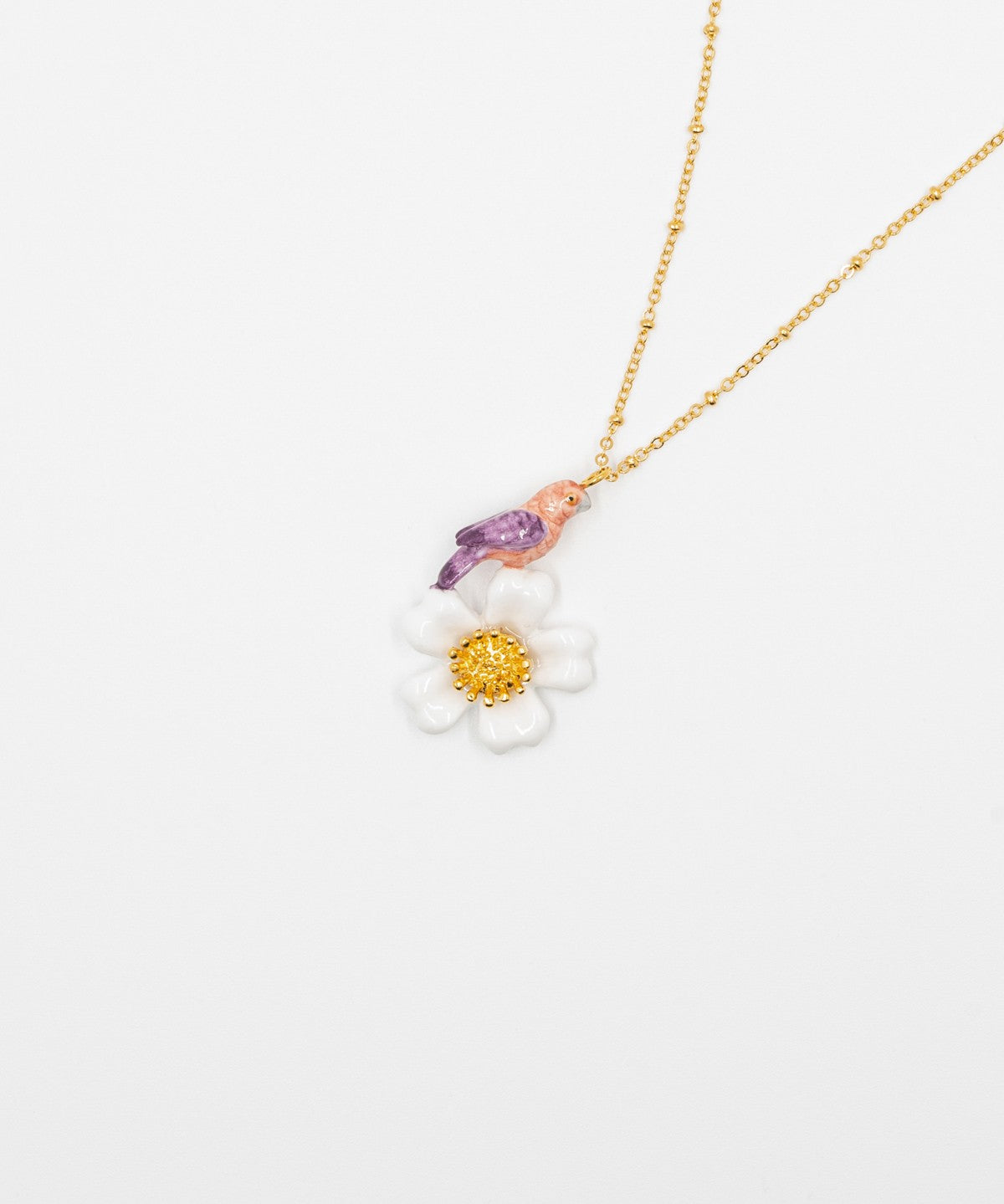 collier doré fleur blanche oiseau rose violet perroquet porcelaine
