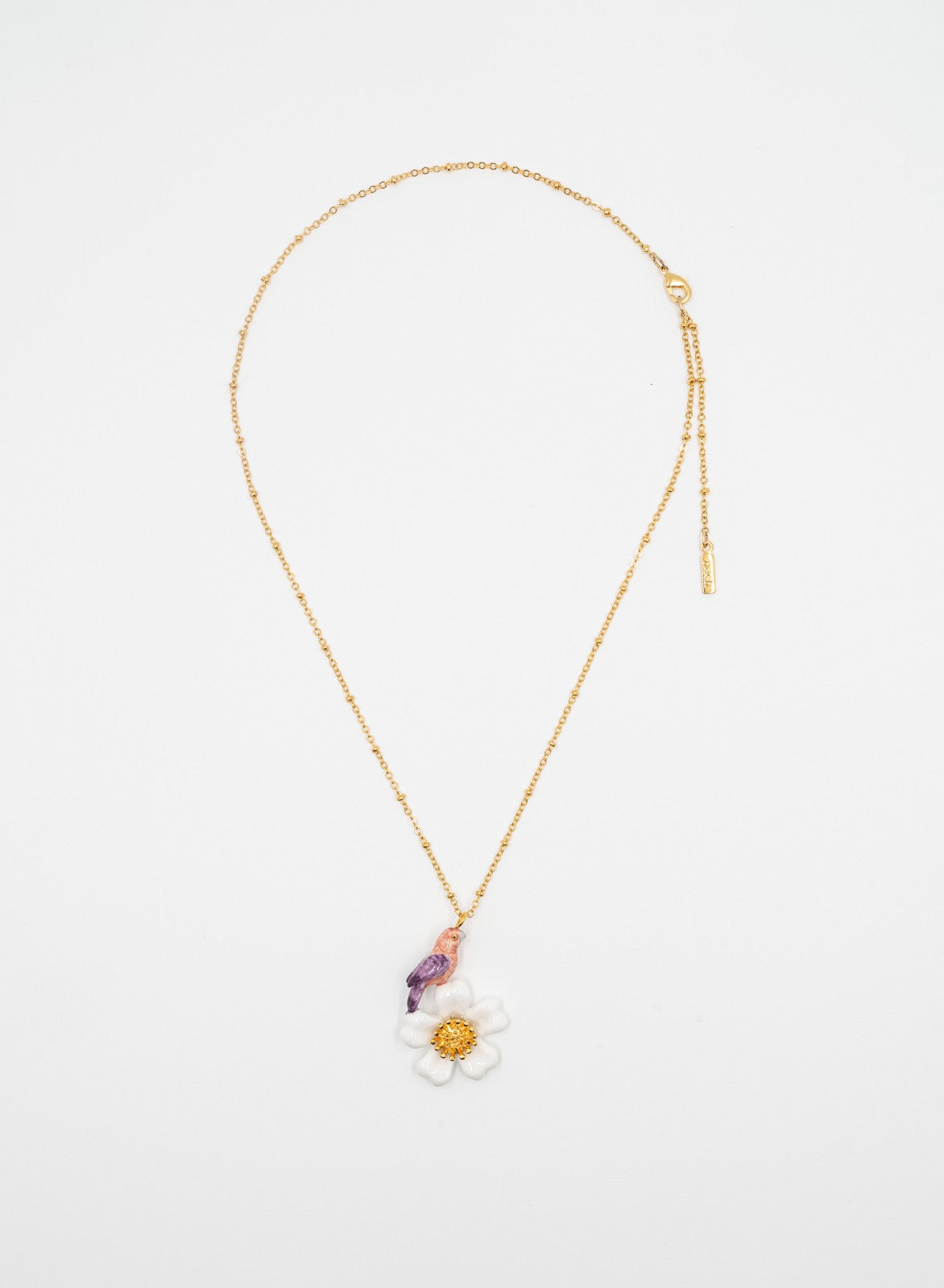 collier doré fleur blanche oiseau rose violet perroquet porcelaine