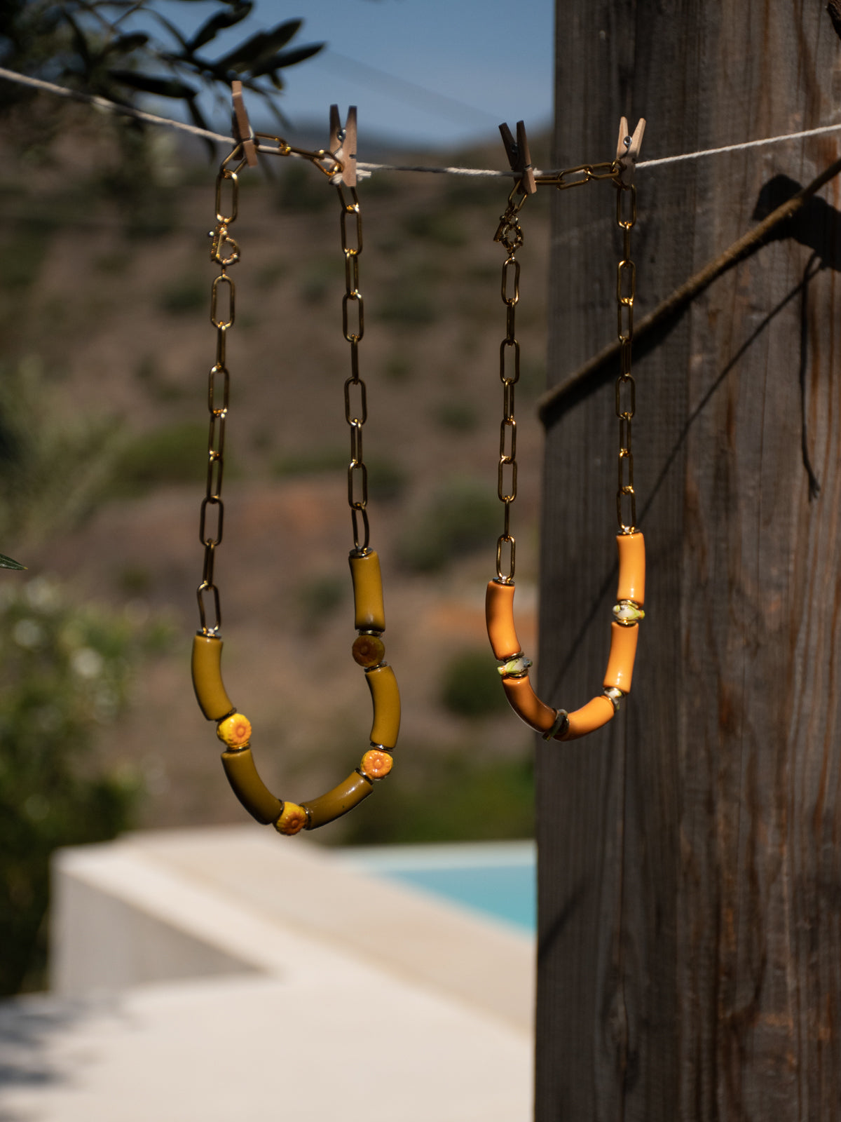 Collier perruches & perles oranges