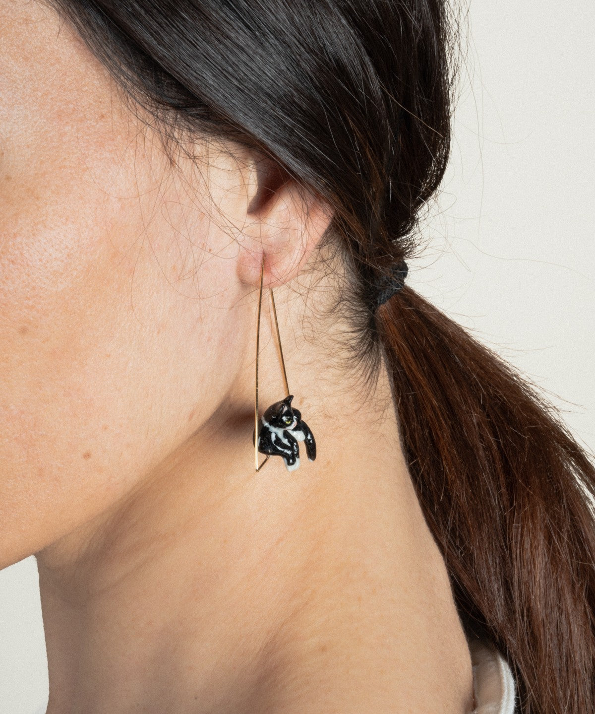 bijou boucles d'oreille triangle chat noir et blanc en porcelaine peinte à la main