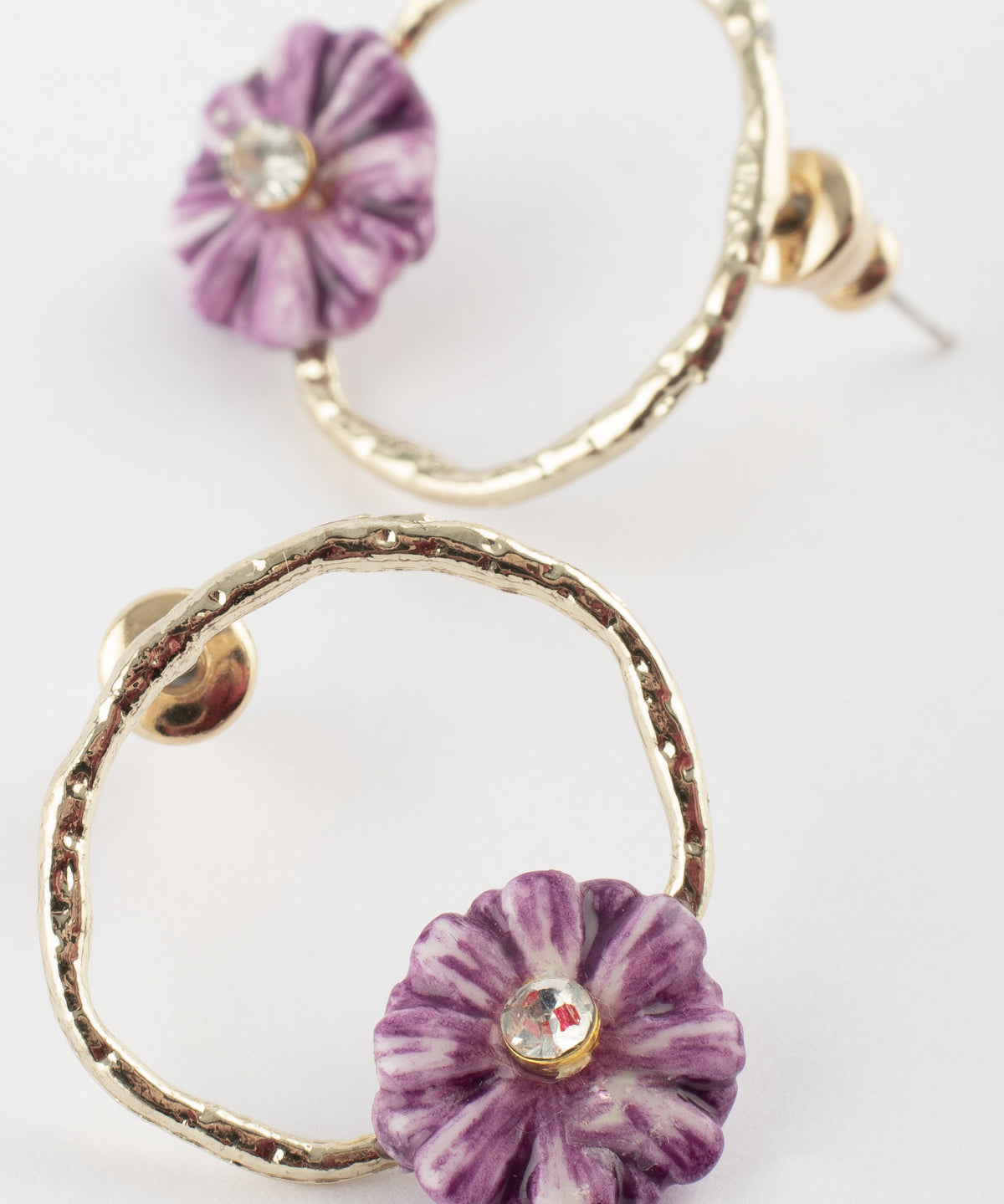 Petites boucles d'oreilles rondes chardon violet