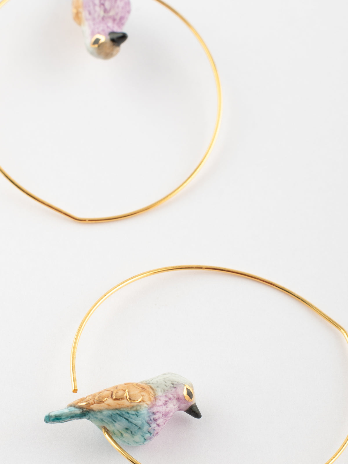 Petites créoles oiseau rose et bleu