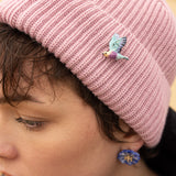 Pin's oiseau rose & bleu