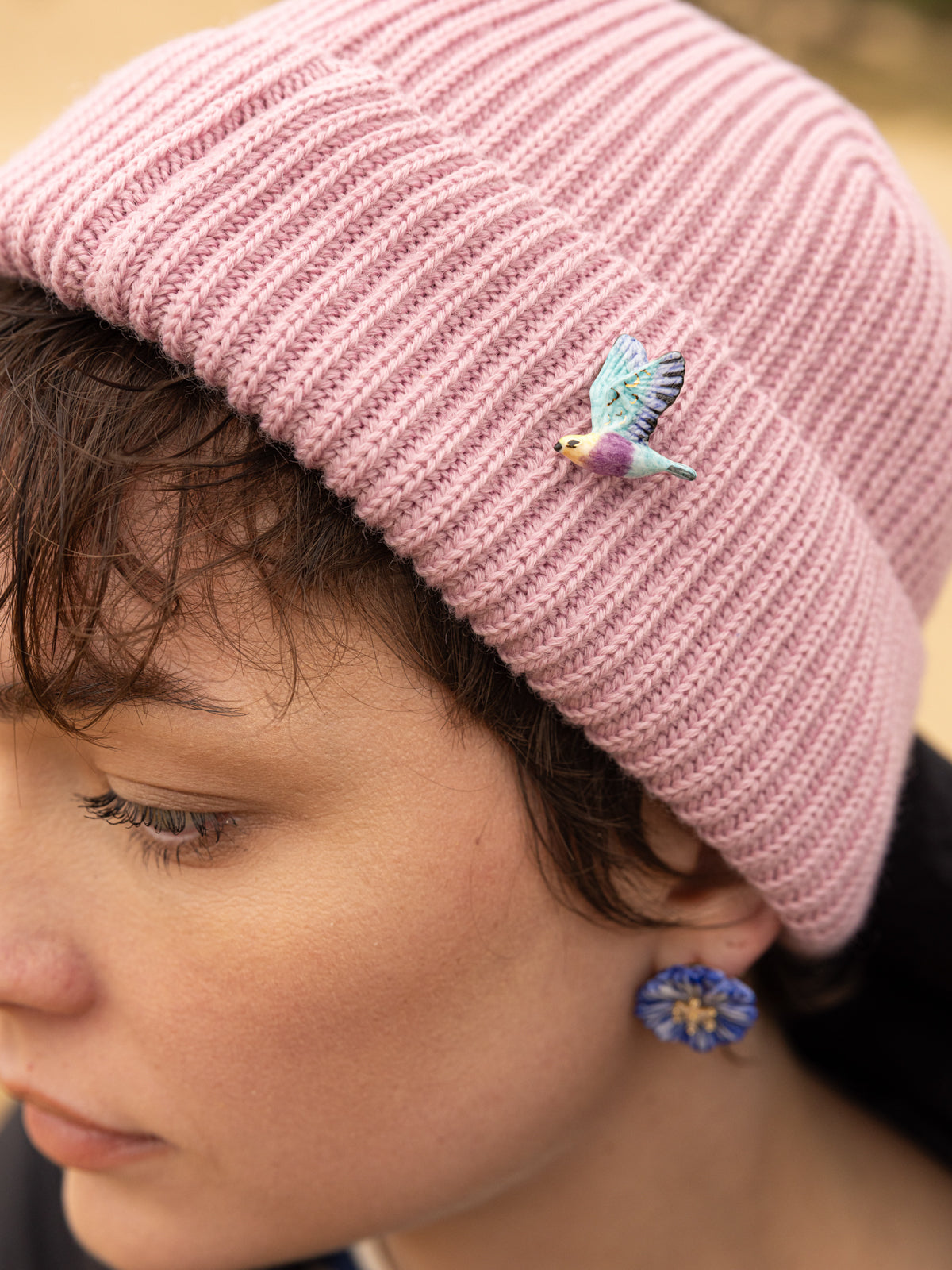 Pin's oiseau rose & bleu