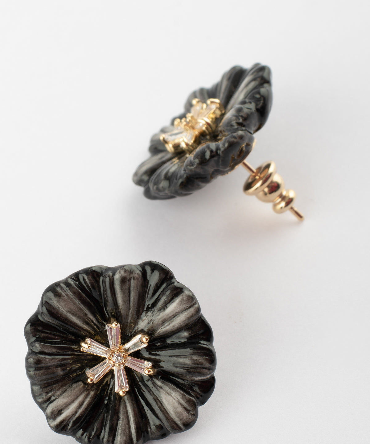 Puces d'oreilles chardon noir