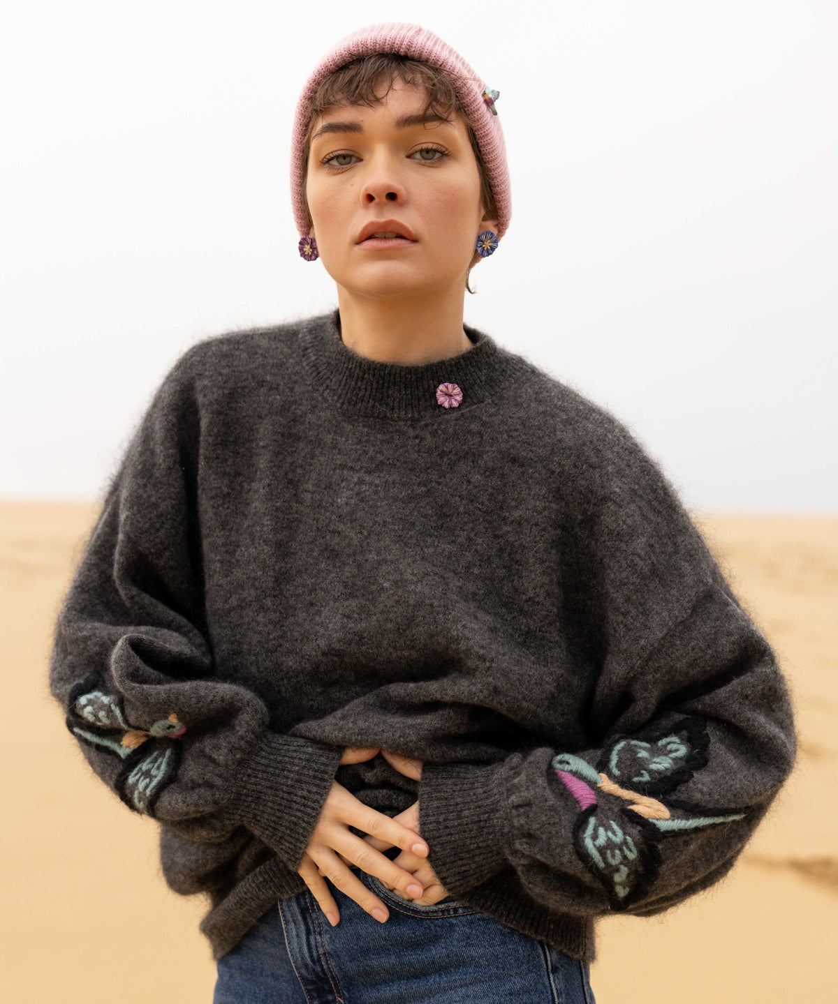 Pull en maille avec oiseau brodé