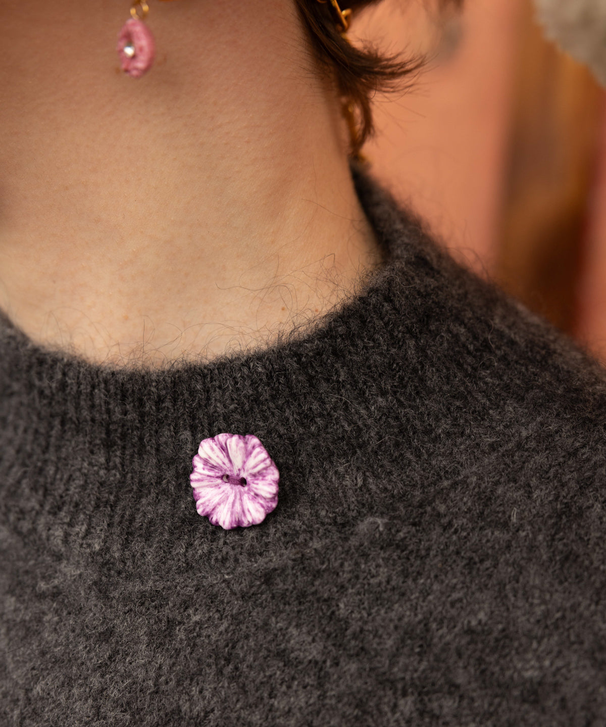 Pull en maille avec oiseau brodé